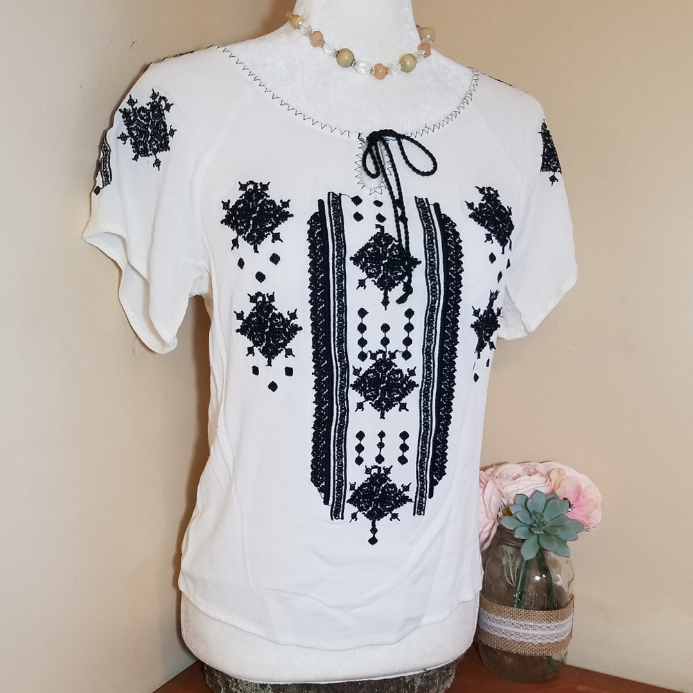Aqua B Boutique Embroidered Boho Blouse Size L